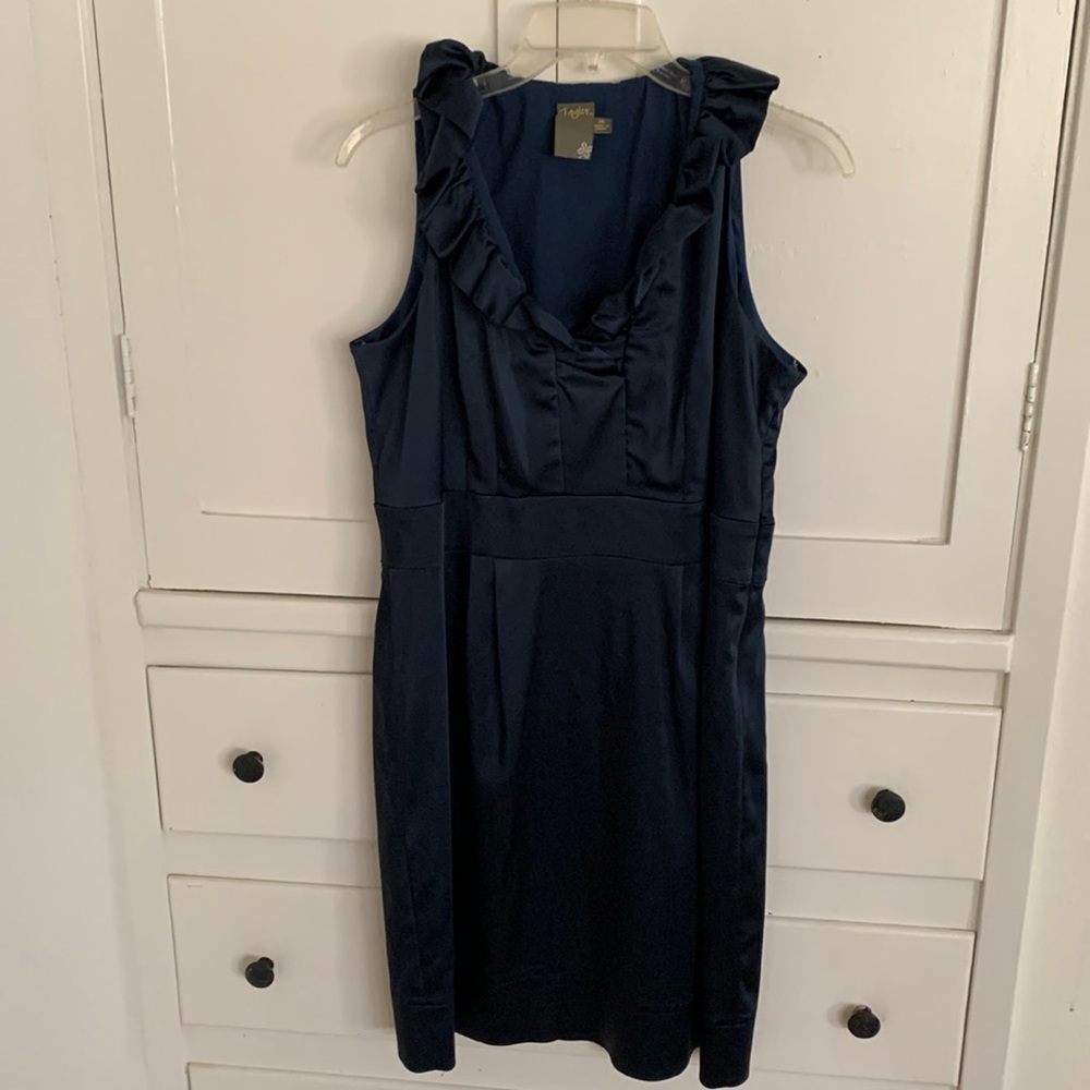 💥clearance💥Taylor navy blue silky Vneck cocktail dress size 14